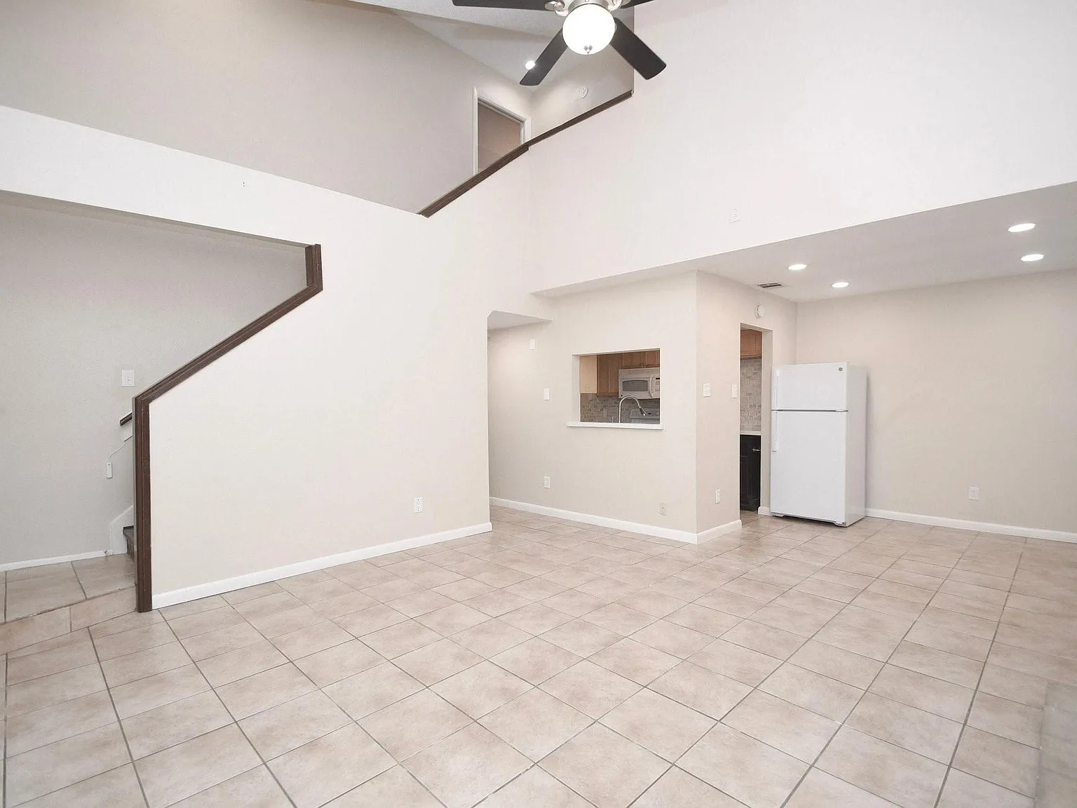 3 bed, 2.0 bath, 1224 sqft, $1,595 — Photo 3