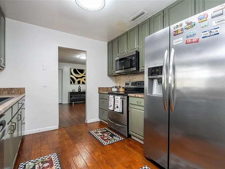 1594 Frances St — Photo 34
