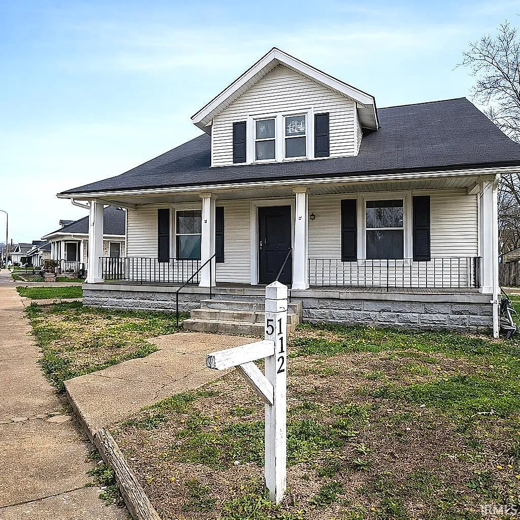 512 E Riverside Dr photo 1