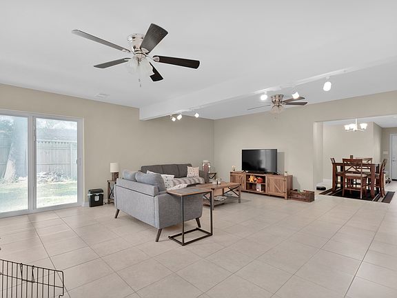 3rd image of 230 Gregory Dr