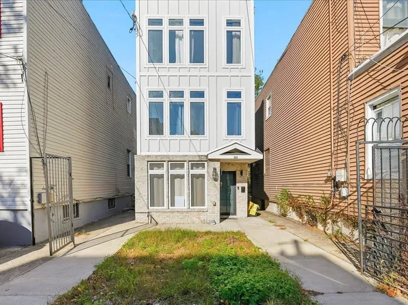 225 Freeman Avenue image 1 of 24