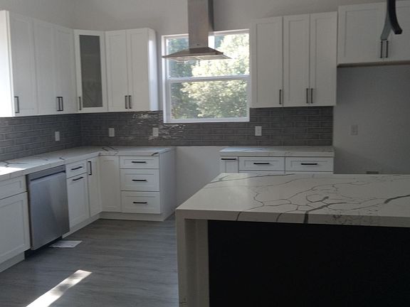 3rd image of 1820 Pollard St