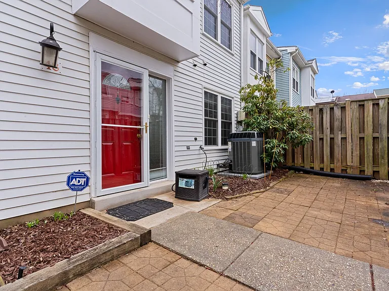 48 Avonshire Ct — Photo 4
