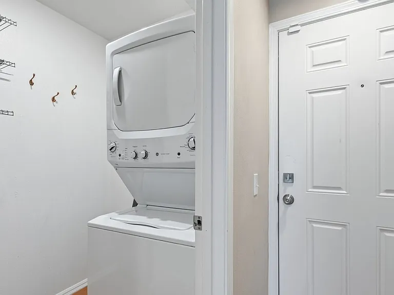 2116 California Ave SW #201 — Photo 10