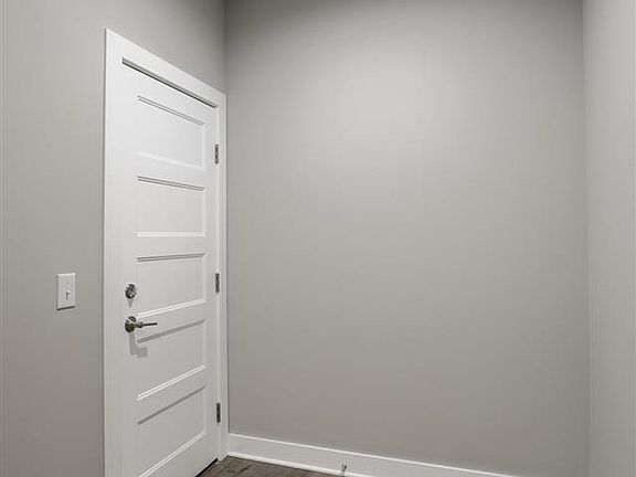 3rd image of 3111 Mayberry Plz