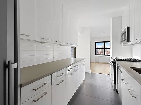 5th image of 560 3rd Ave #30B
