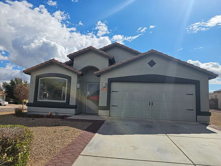 2311 Skyview Dr — Photo 1