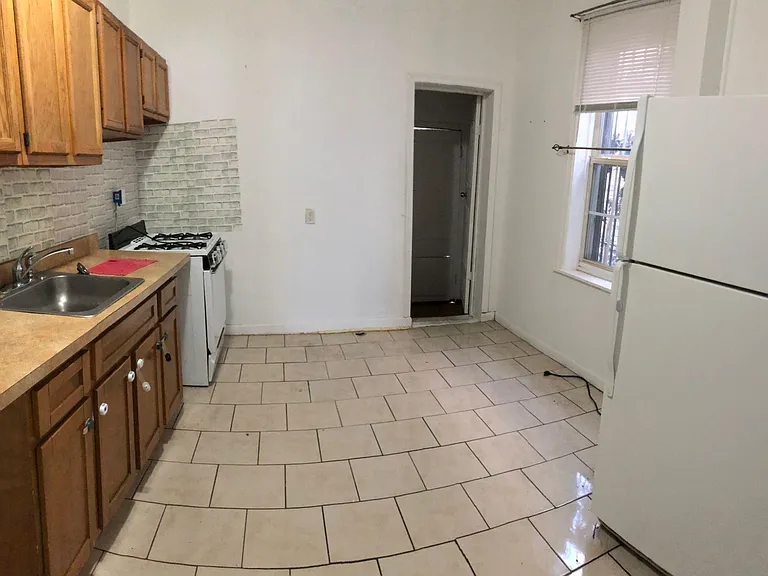 3122 E St — Photo 4