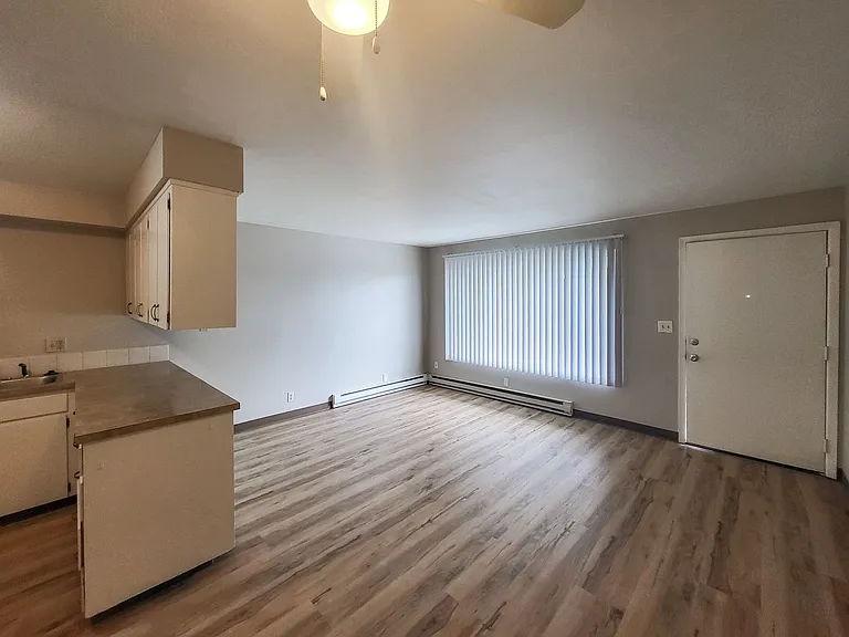2855 Front 2865 St NE — Photo 49