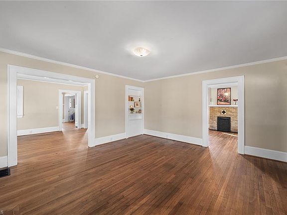 4th image of 209 Harper St