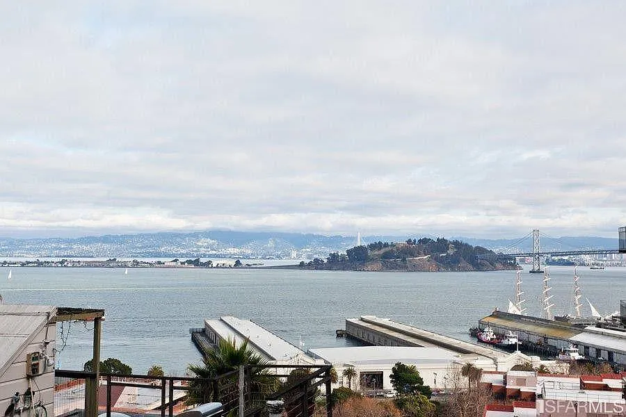 1360 Montgomery St APT 1 photo 1