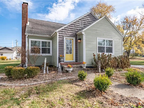 118 N 2nd St, Cowden, IL 62422