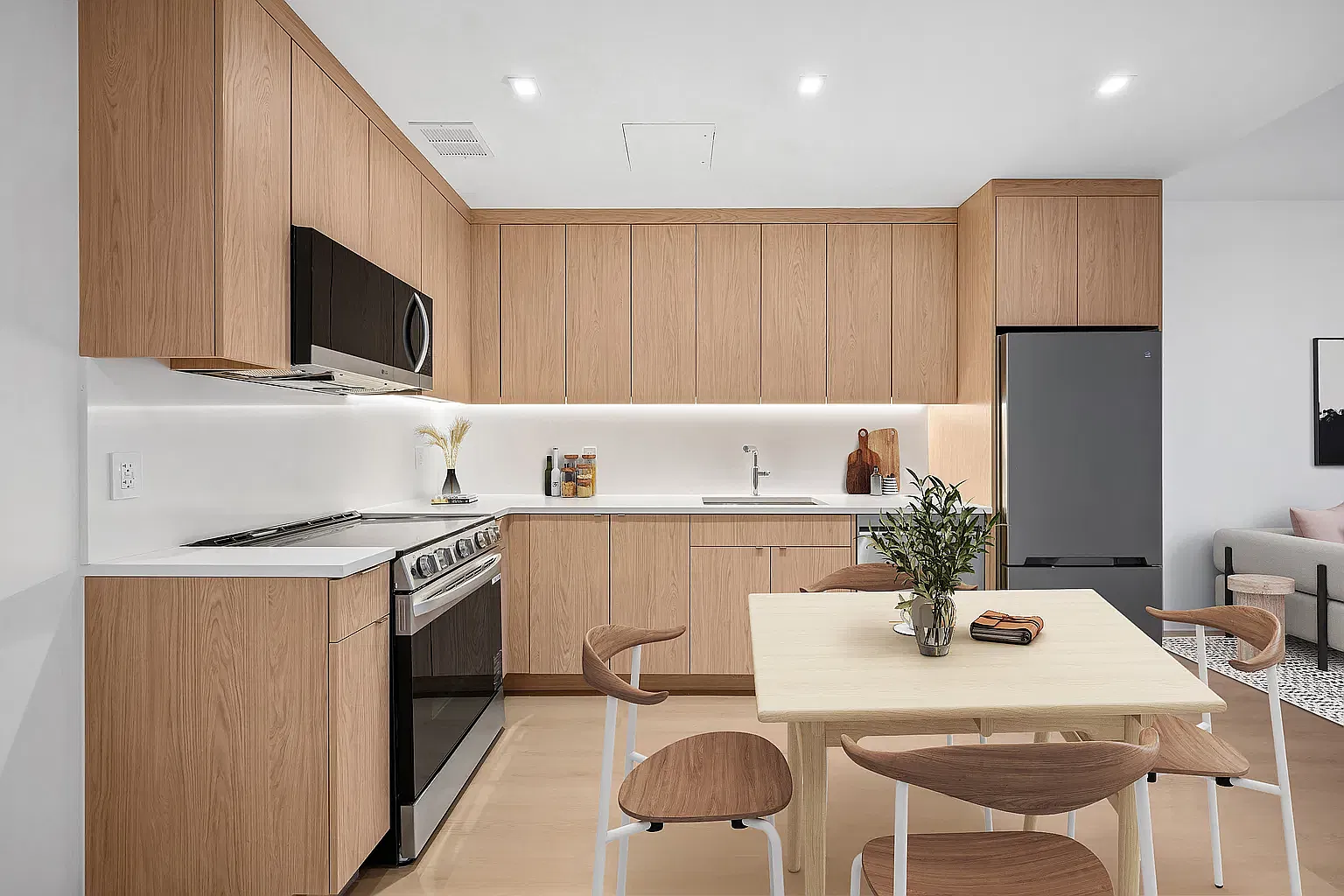645 Park Place — Photo 2
