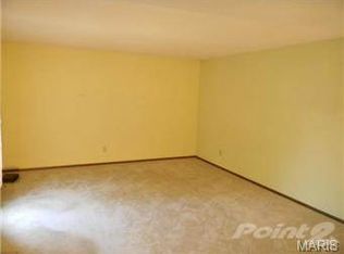 3576 Queens Hill Dr, Saint Louis, MO 63129