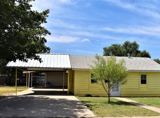 114 Maple St, Levelland, TX 79336