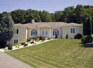 25 Helfred Landing Rd #R, Hamburg, PA 19526