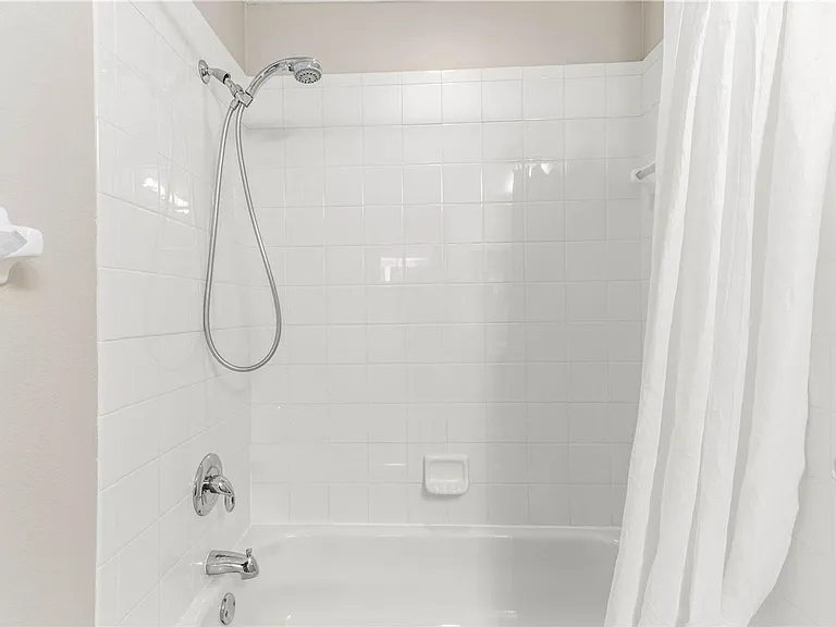 3326 Covered Bridge Dr W — Photo 37