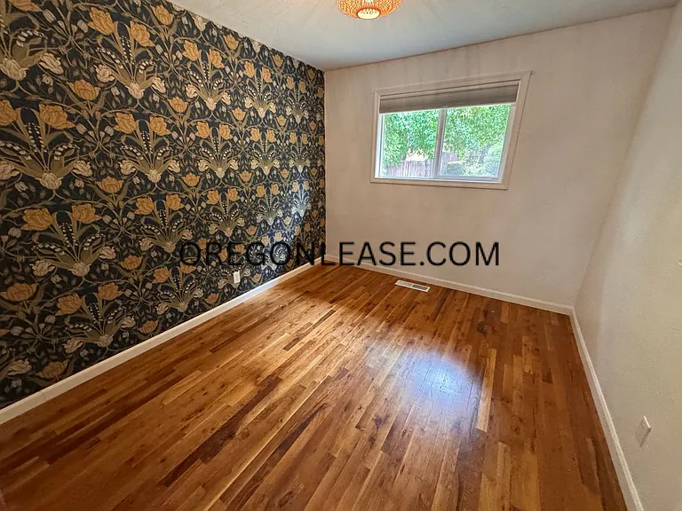 3315 University St — Photo 14
