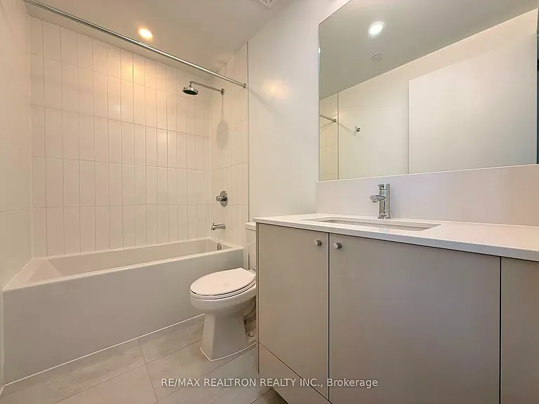 10 Oak St #2502 — Photo 16