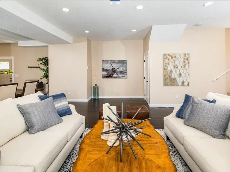 2401 University Ave NE — Photo 11