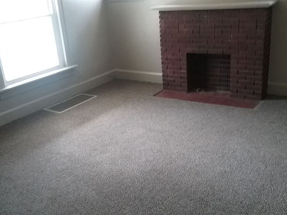 200 Holbrook living room