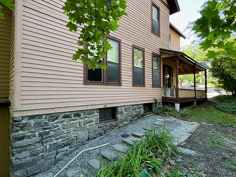 615 E State St #1 — Photo 3