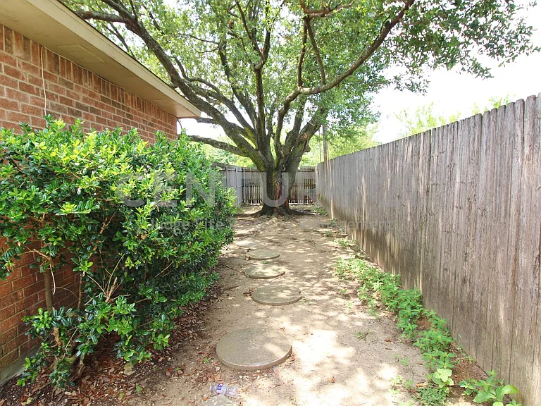 405 Pogue St — Photo 12