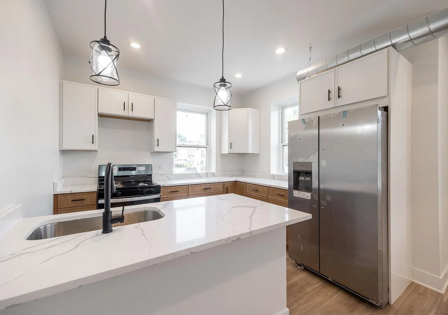 3 bed, $2,825 — Photo 2