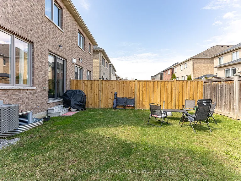 130 Ice Palace Cres — Photo 48