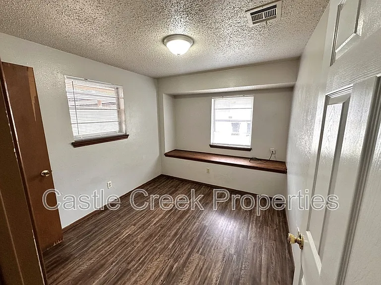 5305 Brookdale Dr — Photo 7