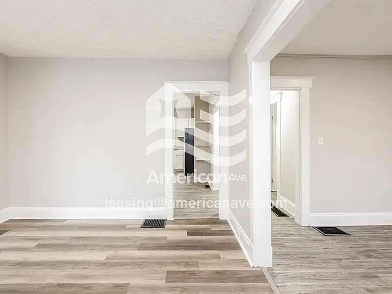 1457702_005_living_room_3.jpg