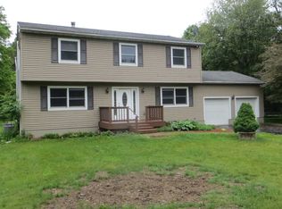 87 Connelly Dr, Staatsburg, NY 12580