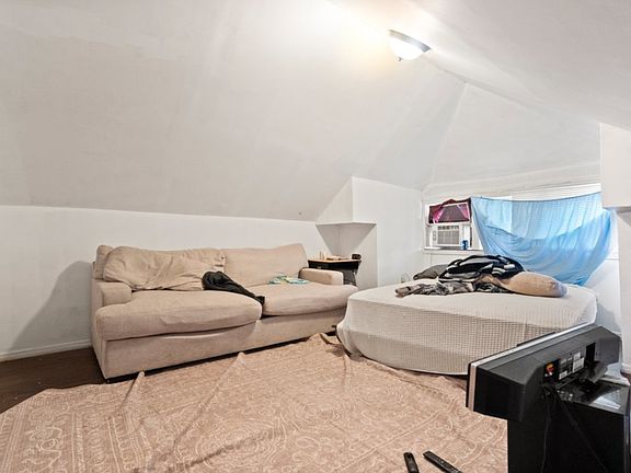 4th image of 6918 S Talman Ave #3A
