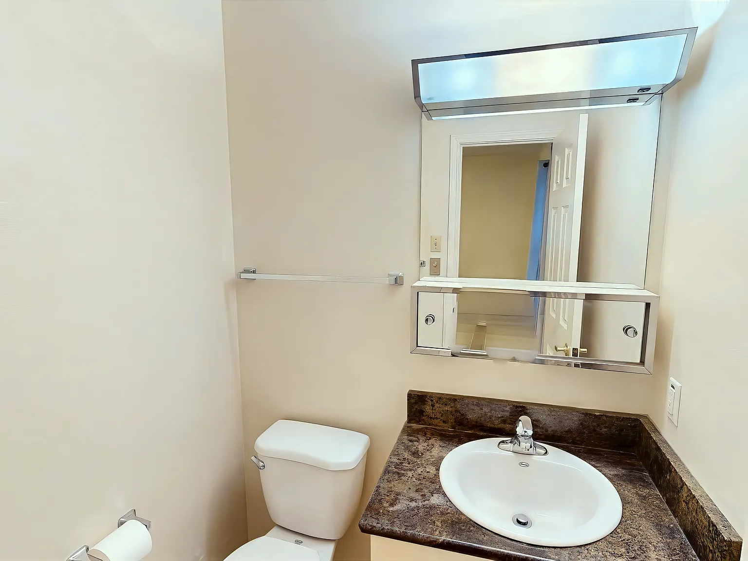3 bed, 1.5 bath, 1461 sqft, $1,450 — Photo 2