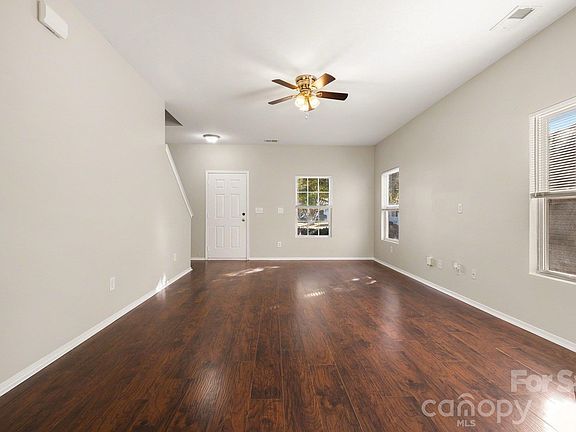 3rd image of 3642 Charterhall Ln
