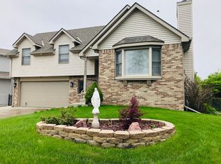 2321 Minuteman Dr, Lincoln, NE 68521