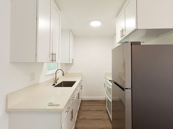 4th image of 2247 Earl Ave APT 5