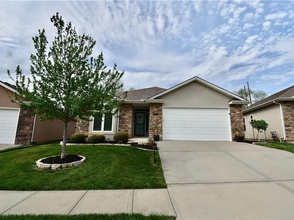 1928 Carter Ct, Liberty, MO 64068