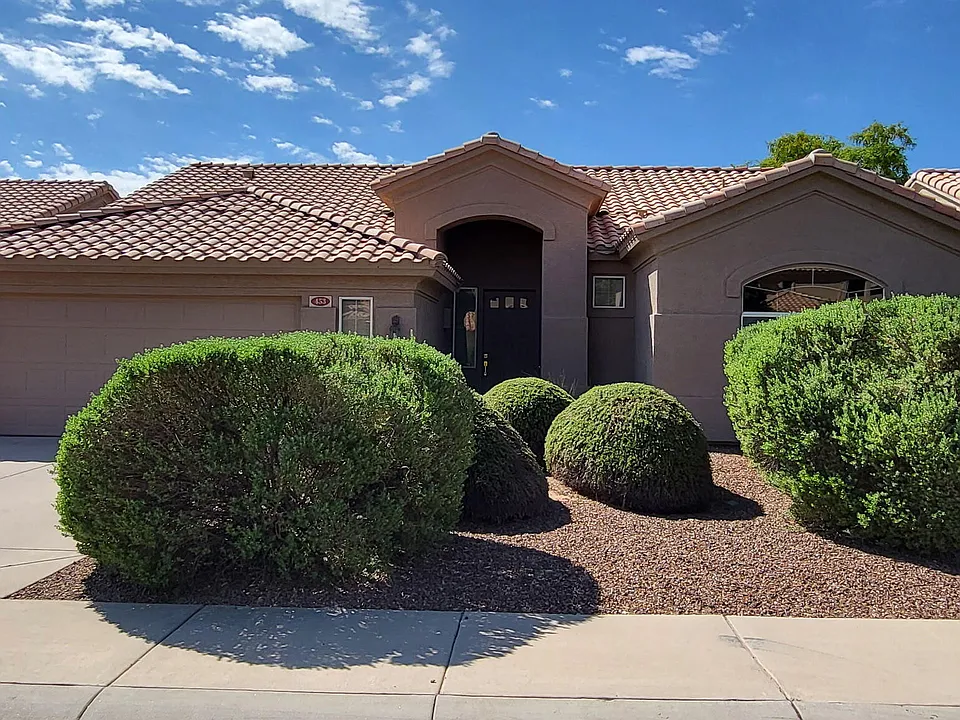 453 W Larona Ln