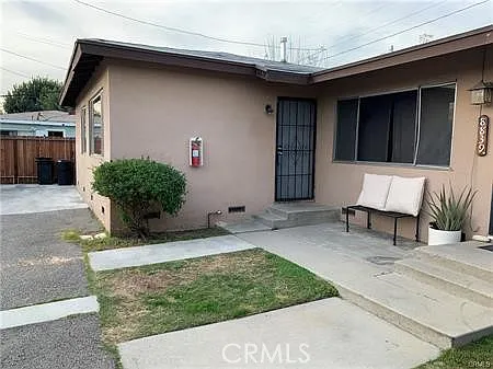 2 bed, 850 sqft, $2,300 — Photo 1