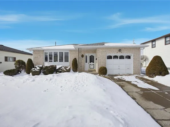 20 Fairoaks Ln, Cheektowaga, NY 14227