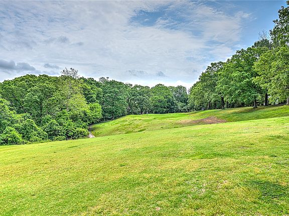 2nd image of 39 Fairway Dr