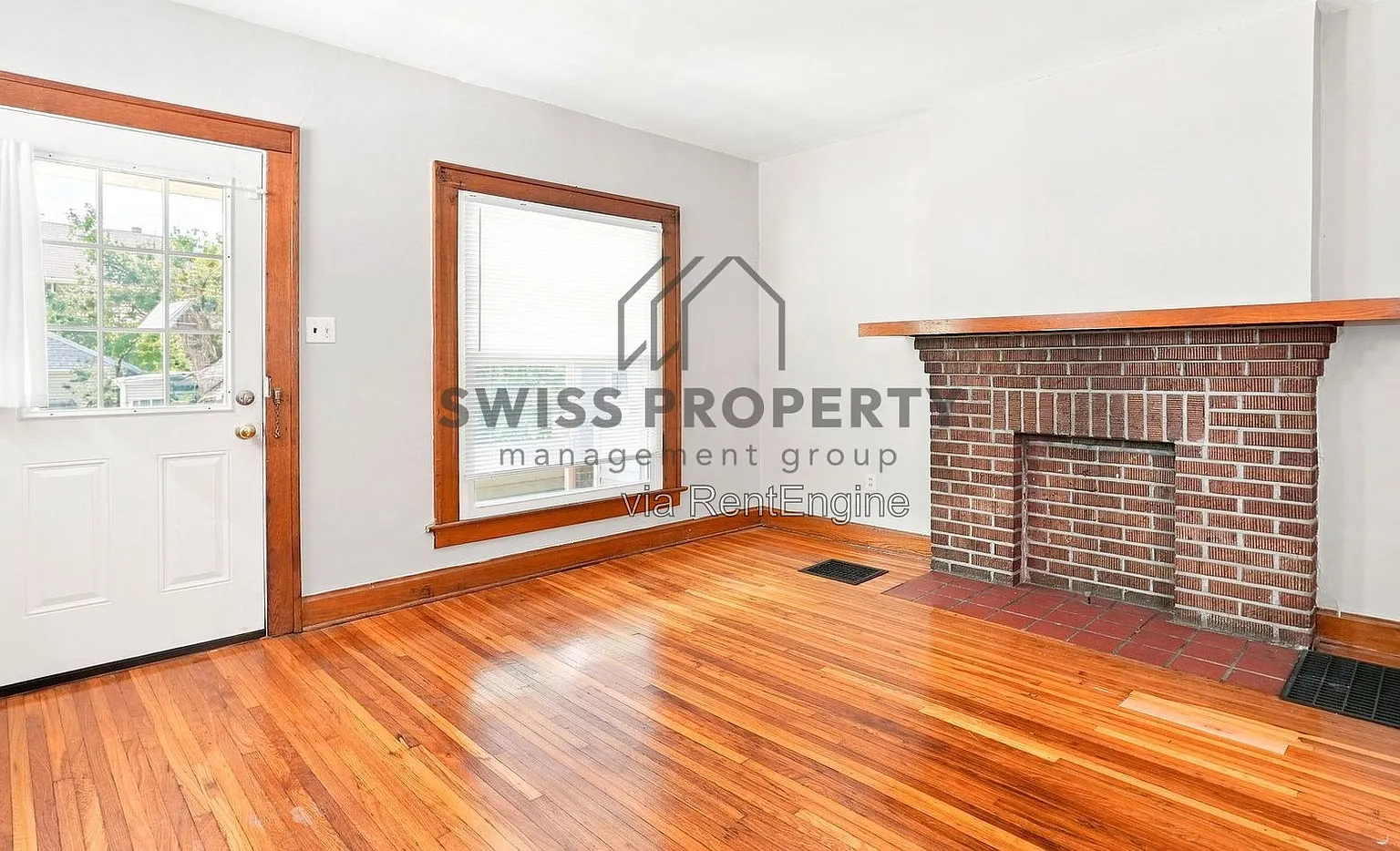 3 bed, 1.0 bath, 1120 sqft, $1,500 — Photo 3