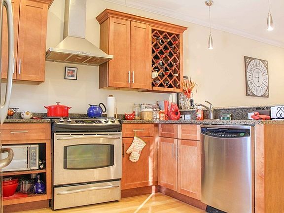 2nd image of 529 E 8th St #1