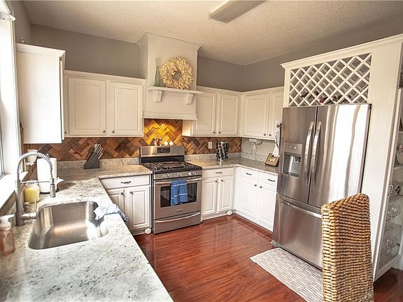 5th image of 302 Melilot Ct