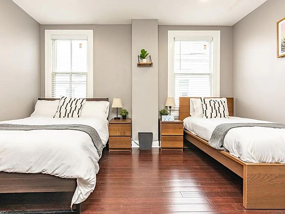 5th image of 315 S Washington St #2
