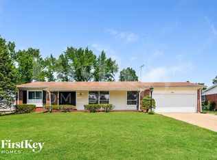 2415 Greenbriar Dr, Florissant, MO 63033