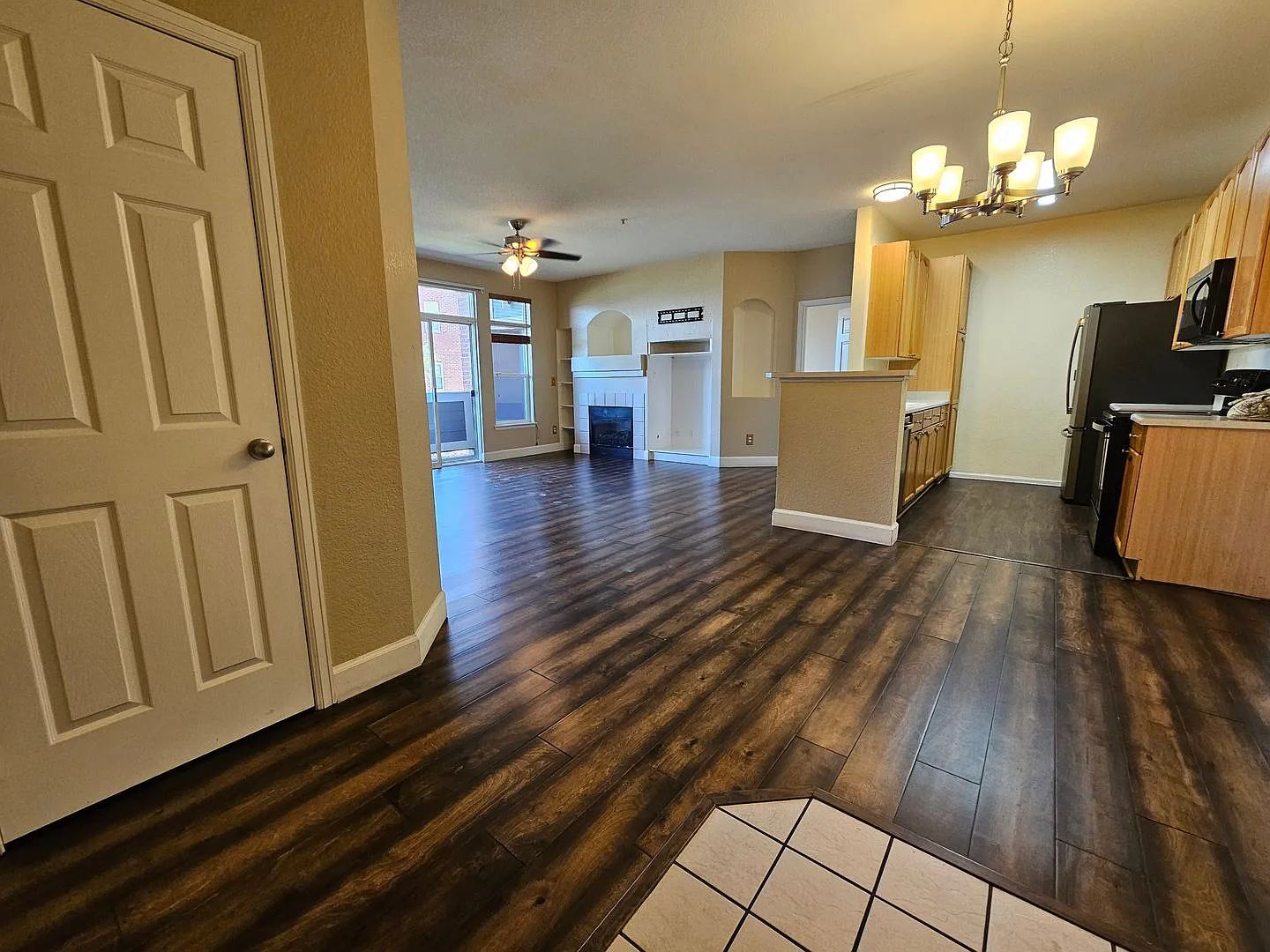 Beautiful Ground Floor Condo, Steps From Light Rail - Close to Fitzsimmons/DIA — Photo 4