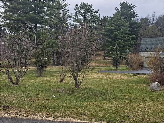 3rd image of 344 Hillcrest Rd