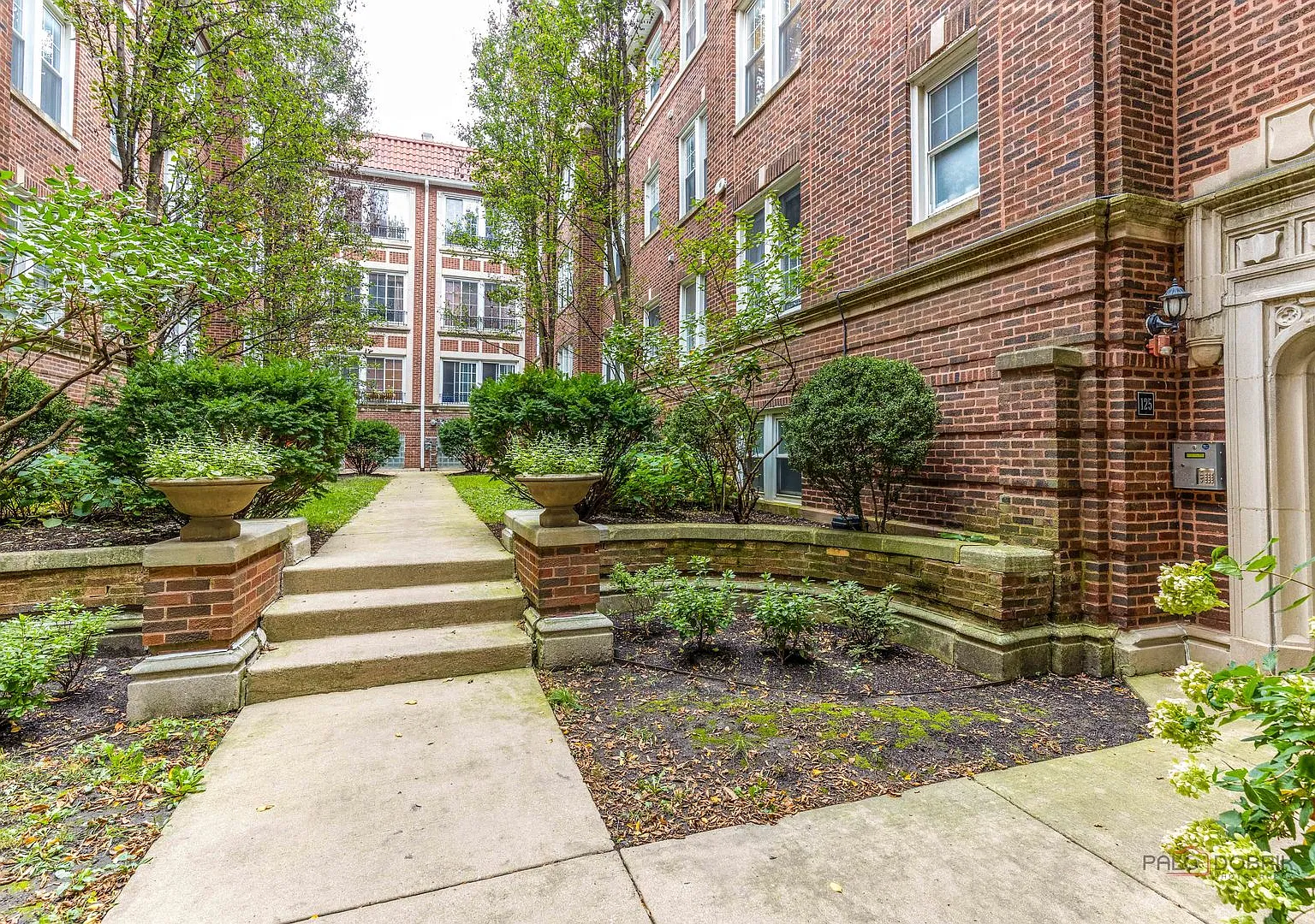 2 bed, 1100 sqft, $2,150 — Photo 2